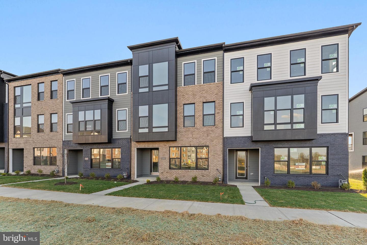 123 Summit Point Boulevard #14j, Bowie