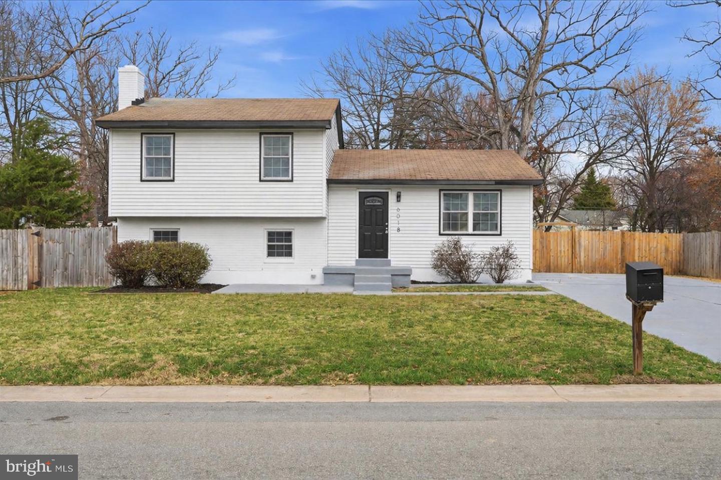6018 Woodland Lane, Clinton