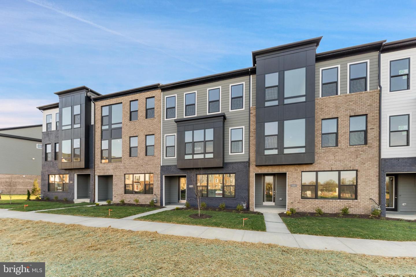 125 Summit Point Boulevard #13-J, Bowie