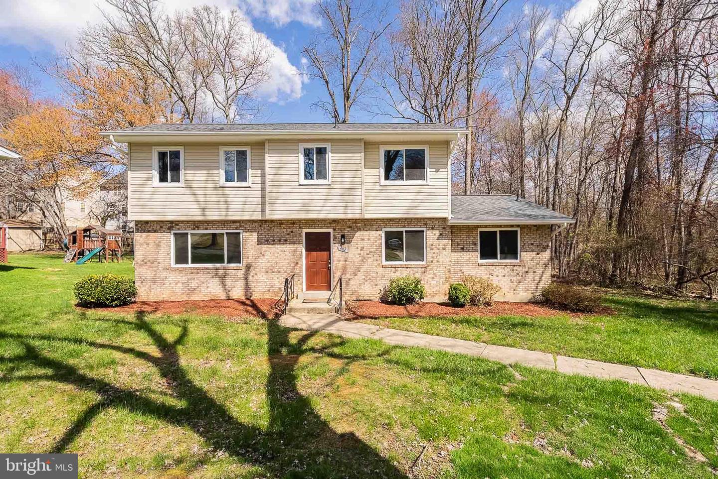 402 Warburton Oaks Drive, Fort Washington