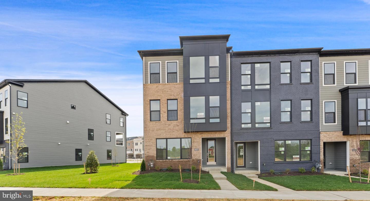 119 Summit Point Boulevard #16j, Bowie