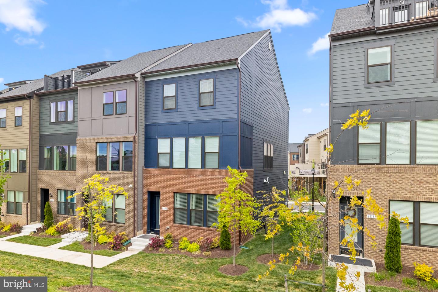 4833 Vista Glen Lane