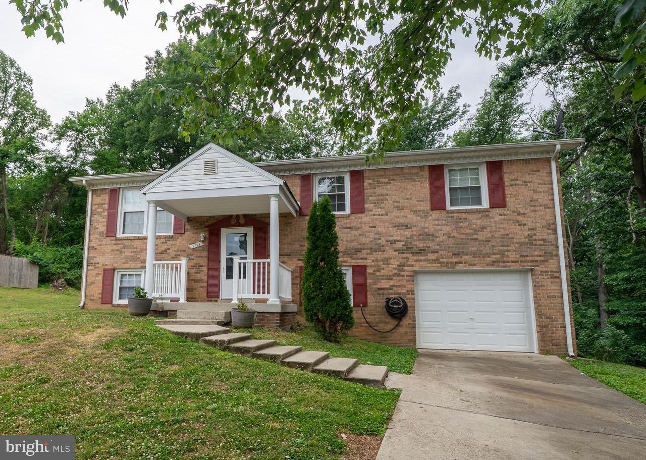5733 Joan Lane