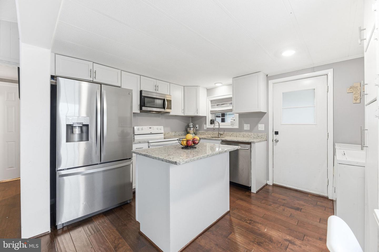 9132 Goldenrod Lane