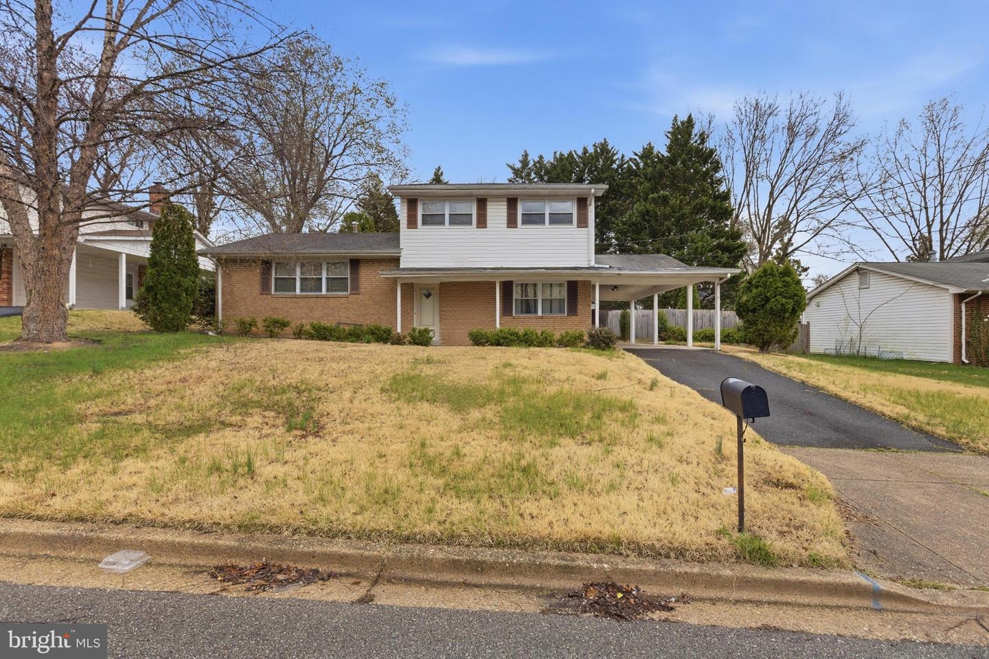 5704 Colon Terrace