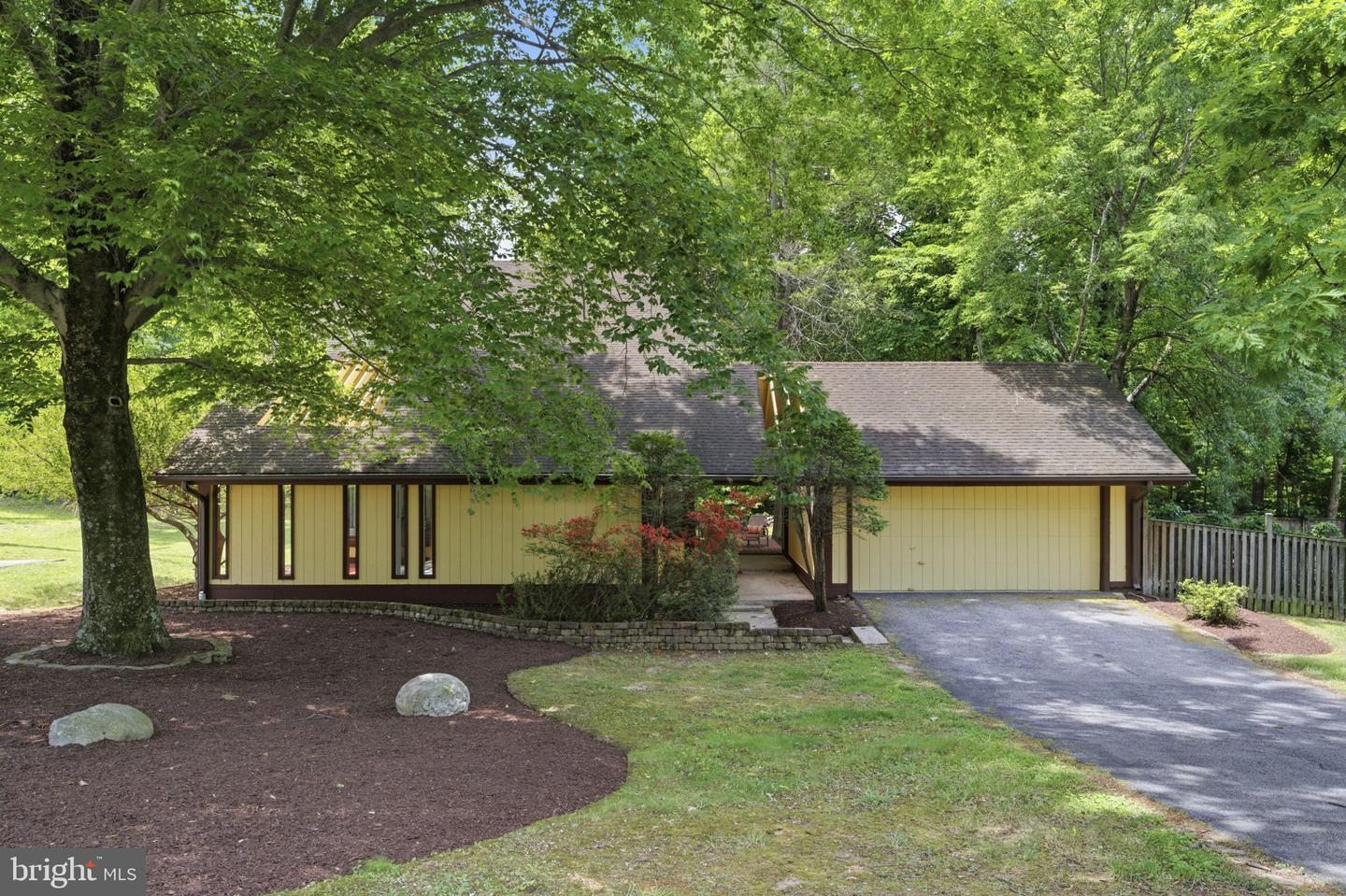 817 W Tantallon Drive