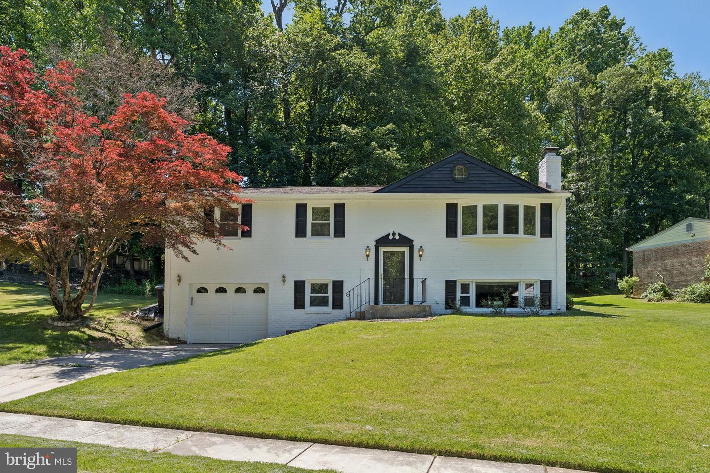 4801 Woodford Lane