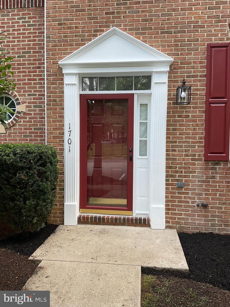 1701 Chinaberry Court