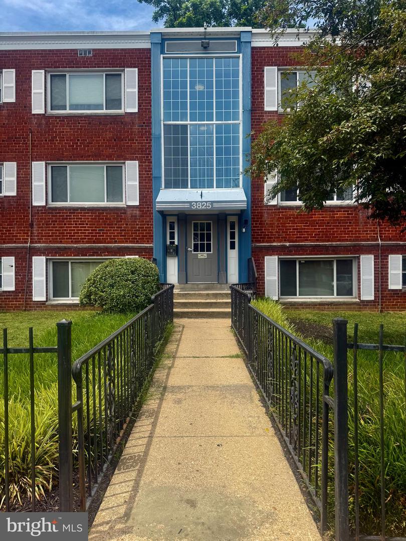 3825 Hamilton Street #c-304