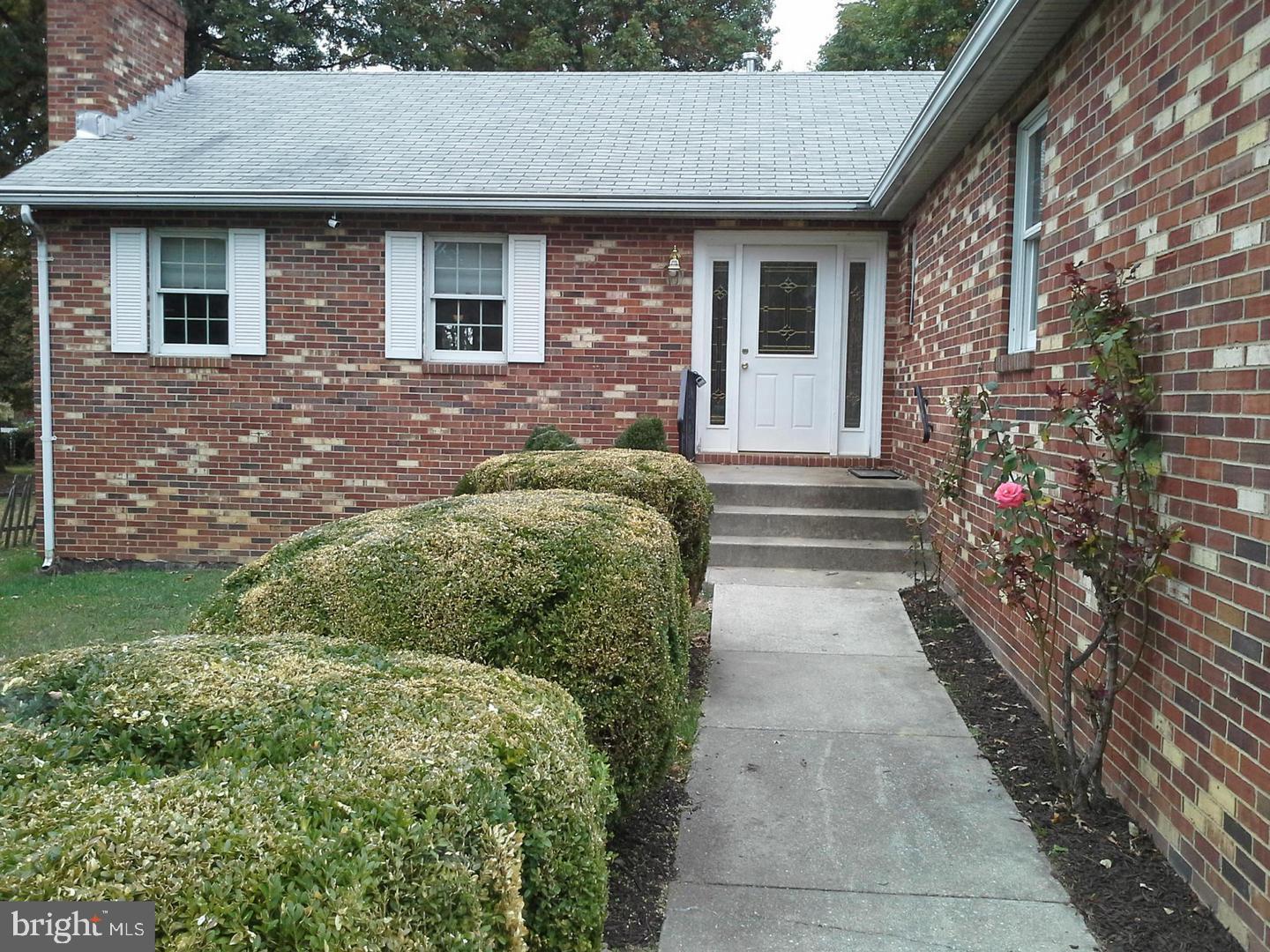 8822 Saunders Lane