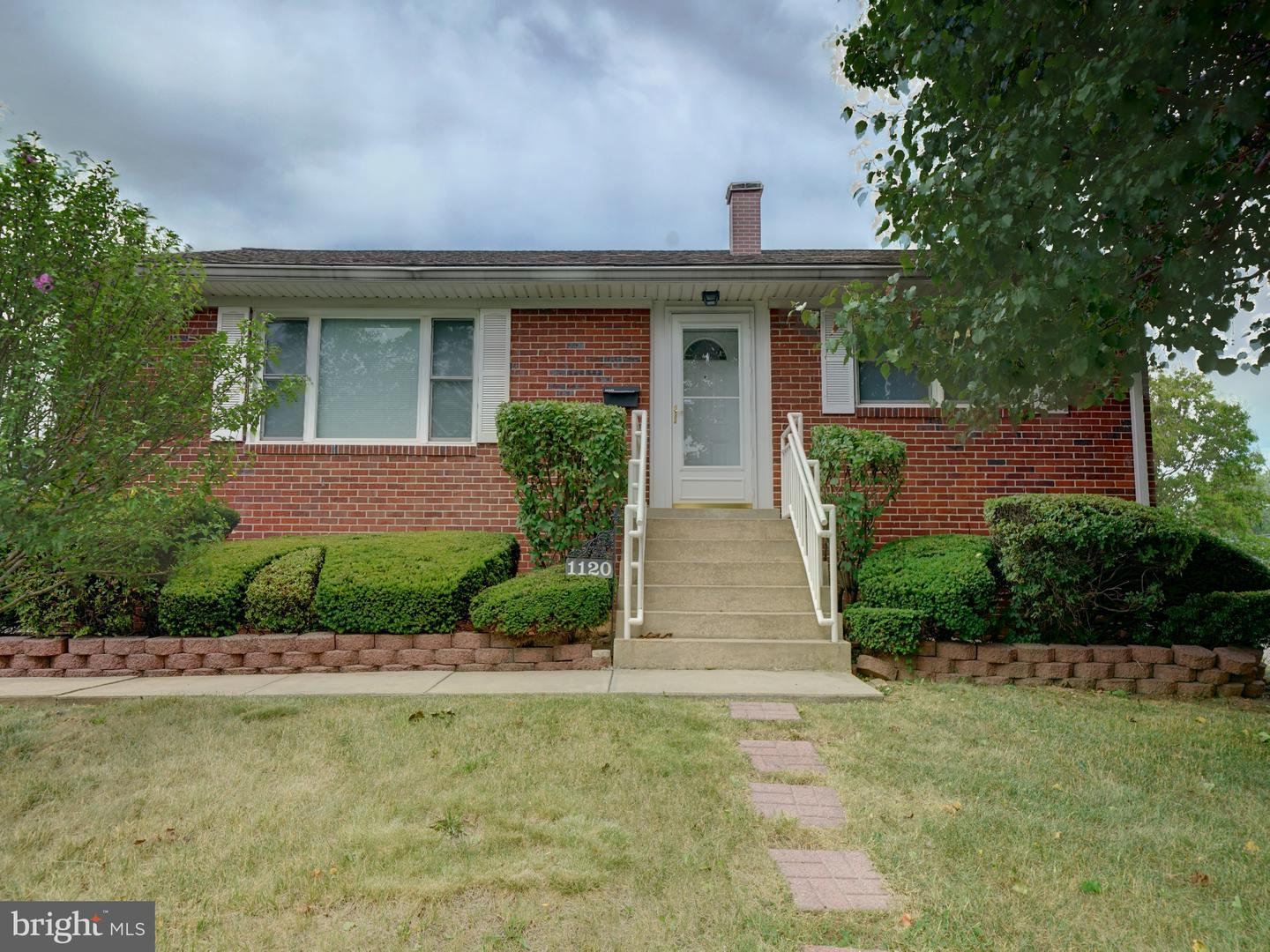 1120 Beall Place