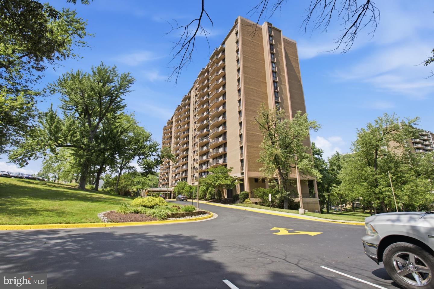 6100 Westchester Park Drive #t8