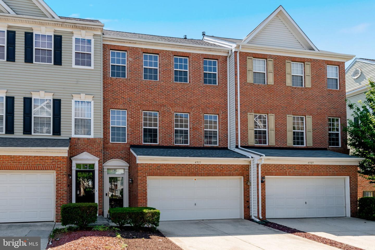 4911 Torbay Pl