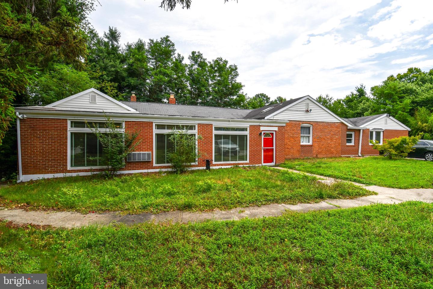 301 Loureiro Lane