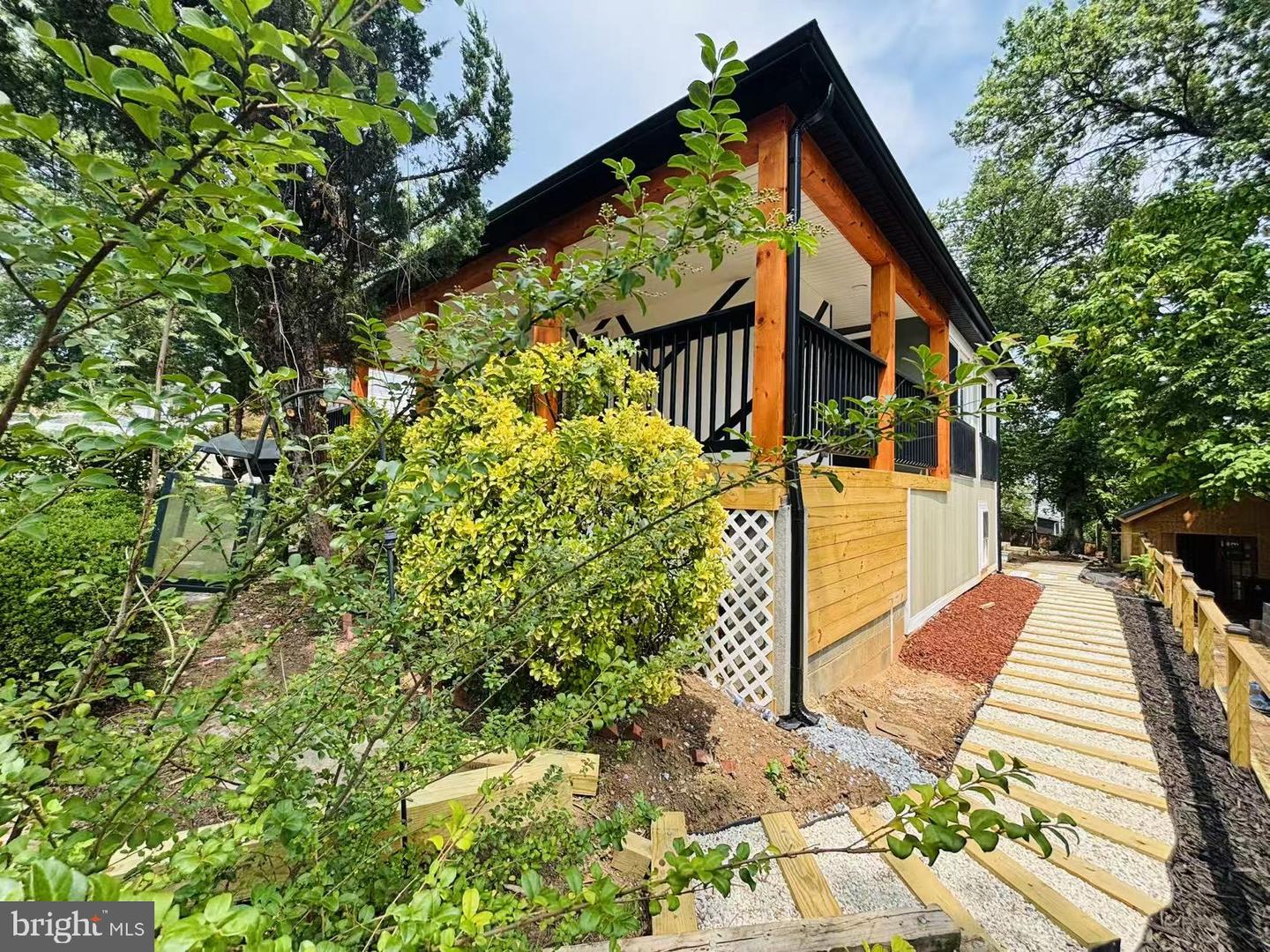3803 32nd Street, Mount Rainier