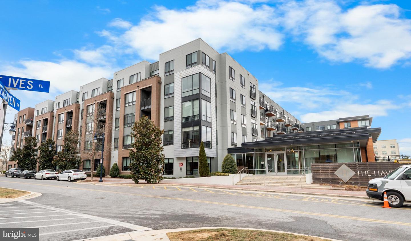 145 Riverhaven Drive #551