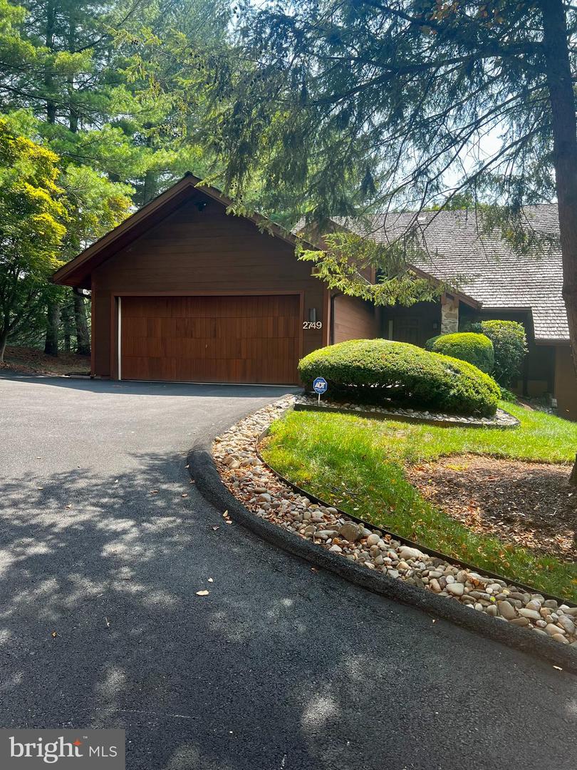 2749 Woodlake Road