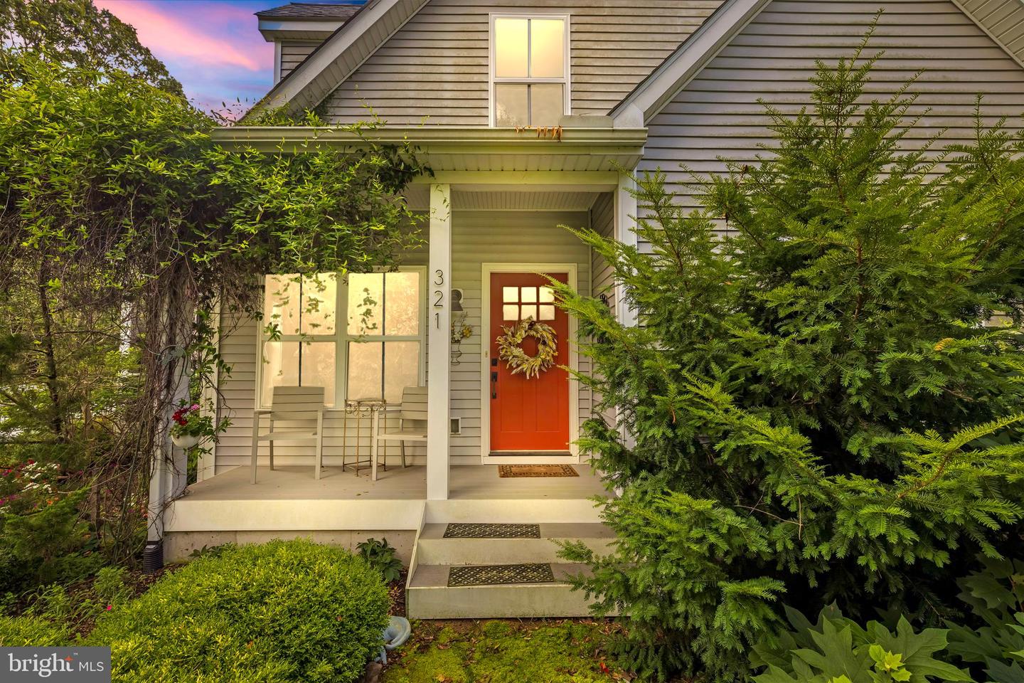 321 Front Street, Crumpton