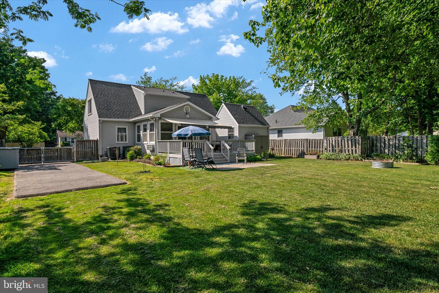 702 Dixon Dr