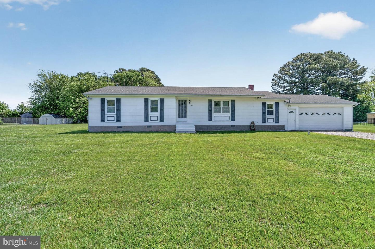 211 Long Point Road, Stevensville