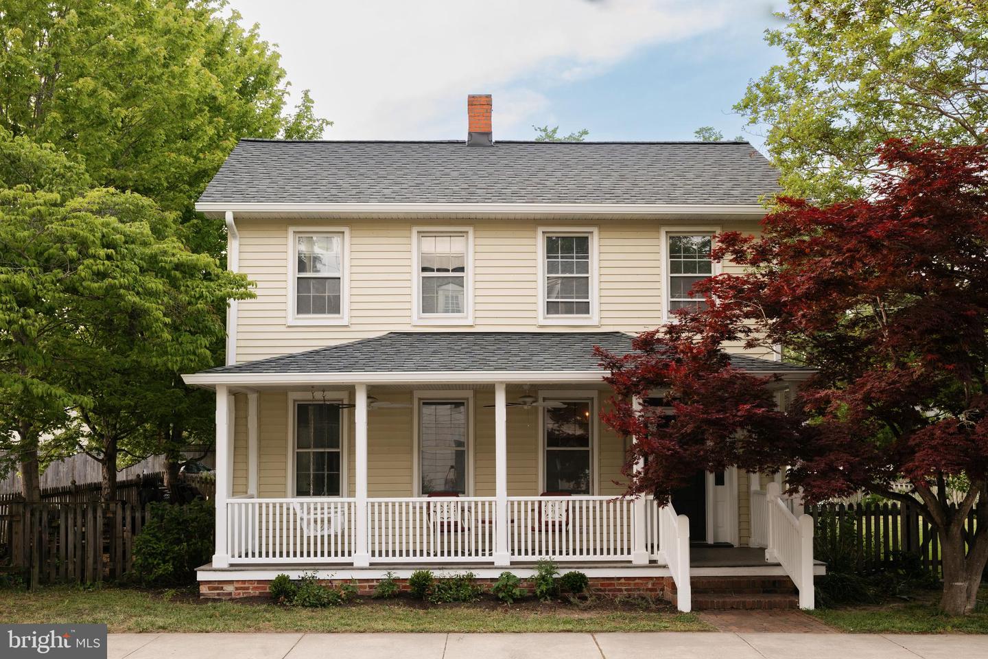 7121 Main St