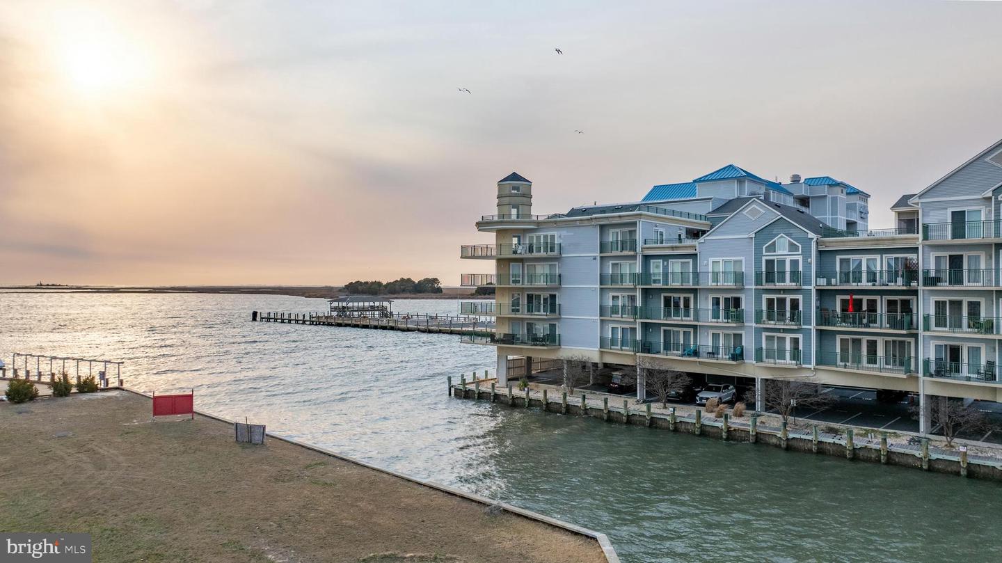 1 Dock St # 203