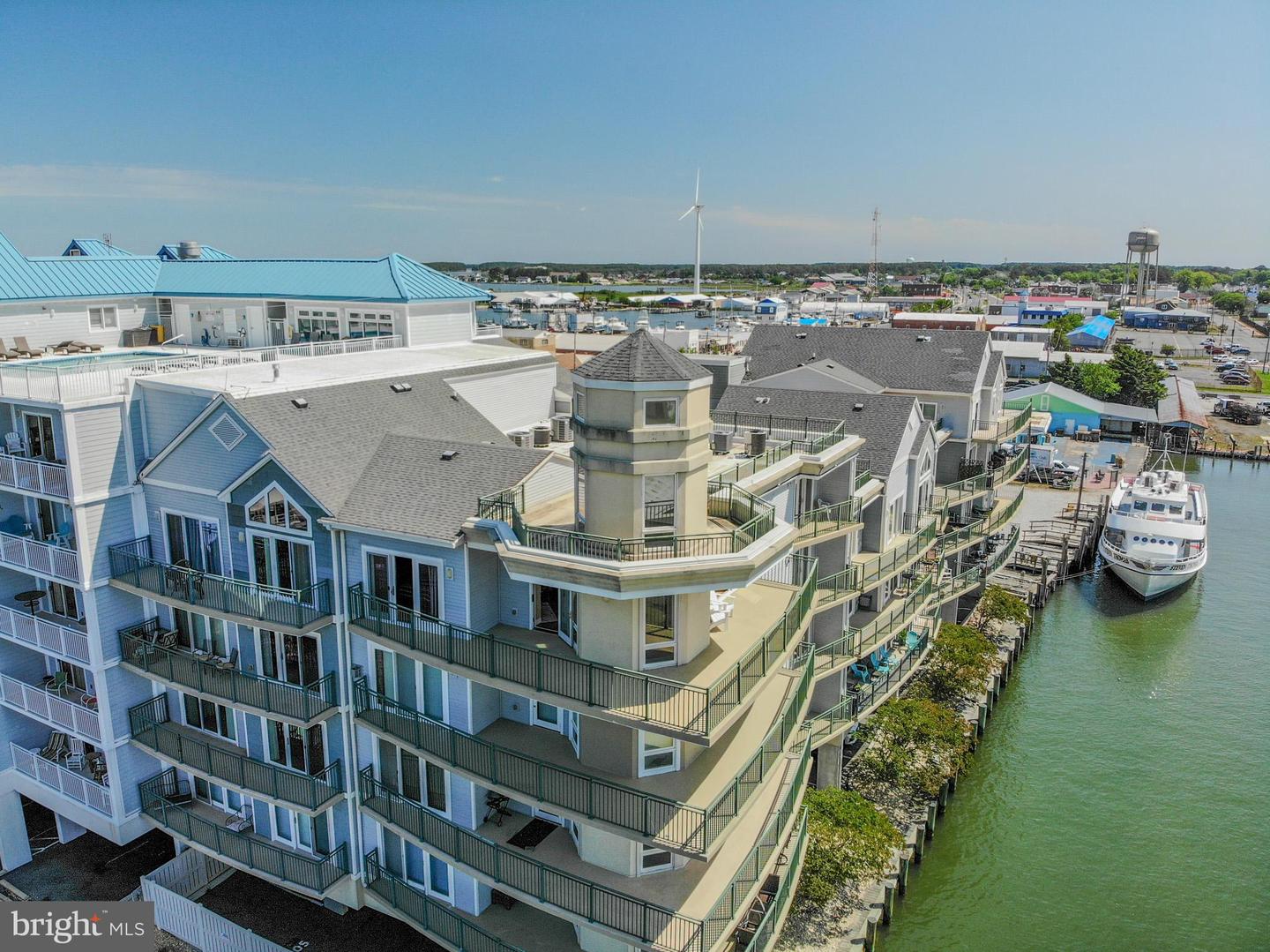1 Dock Street #402