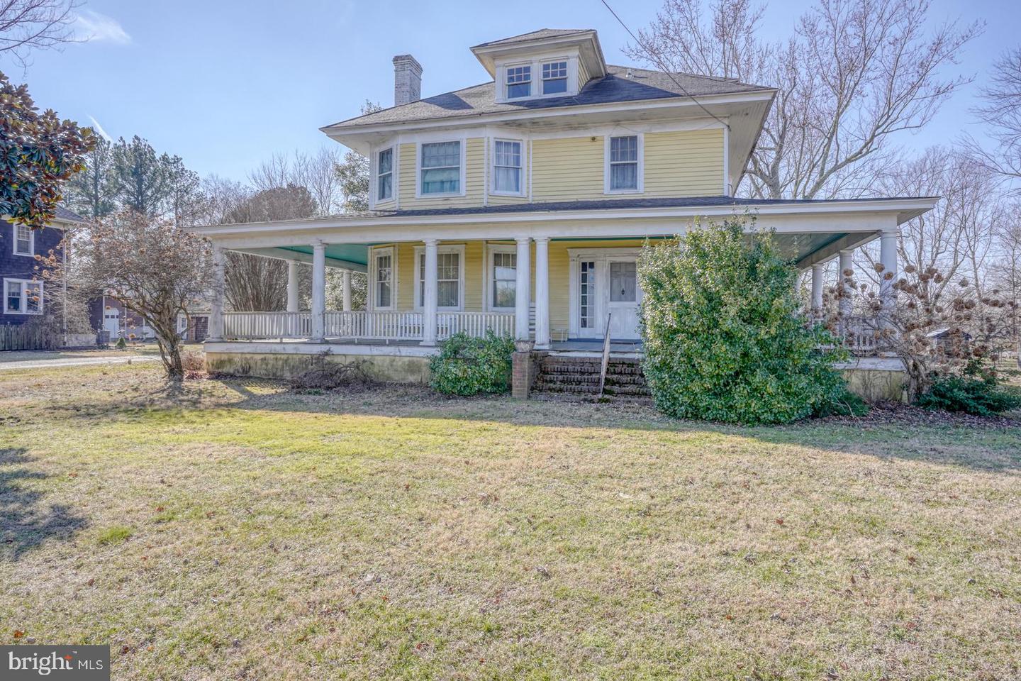 4096 Main St
