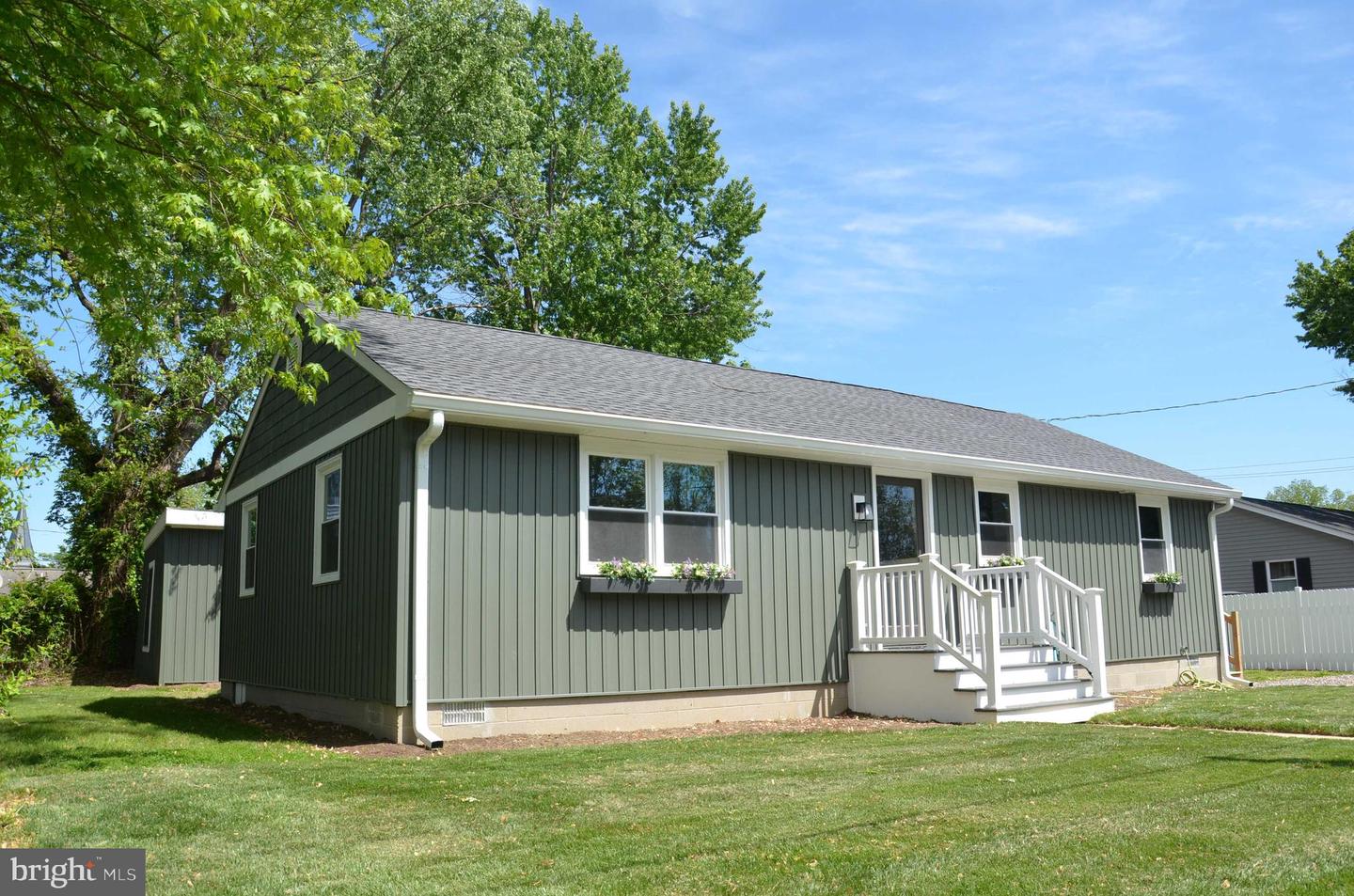 111 Gloria, Saint Michaels