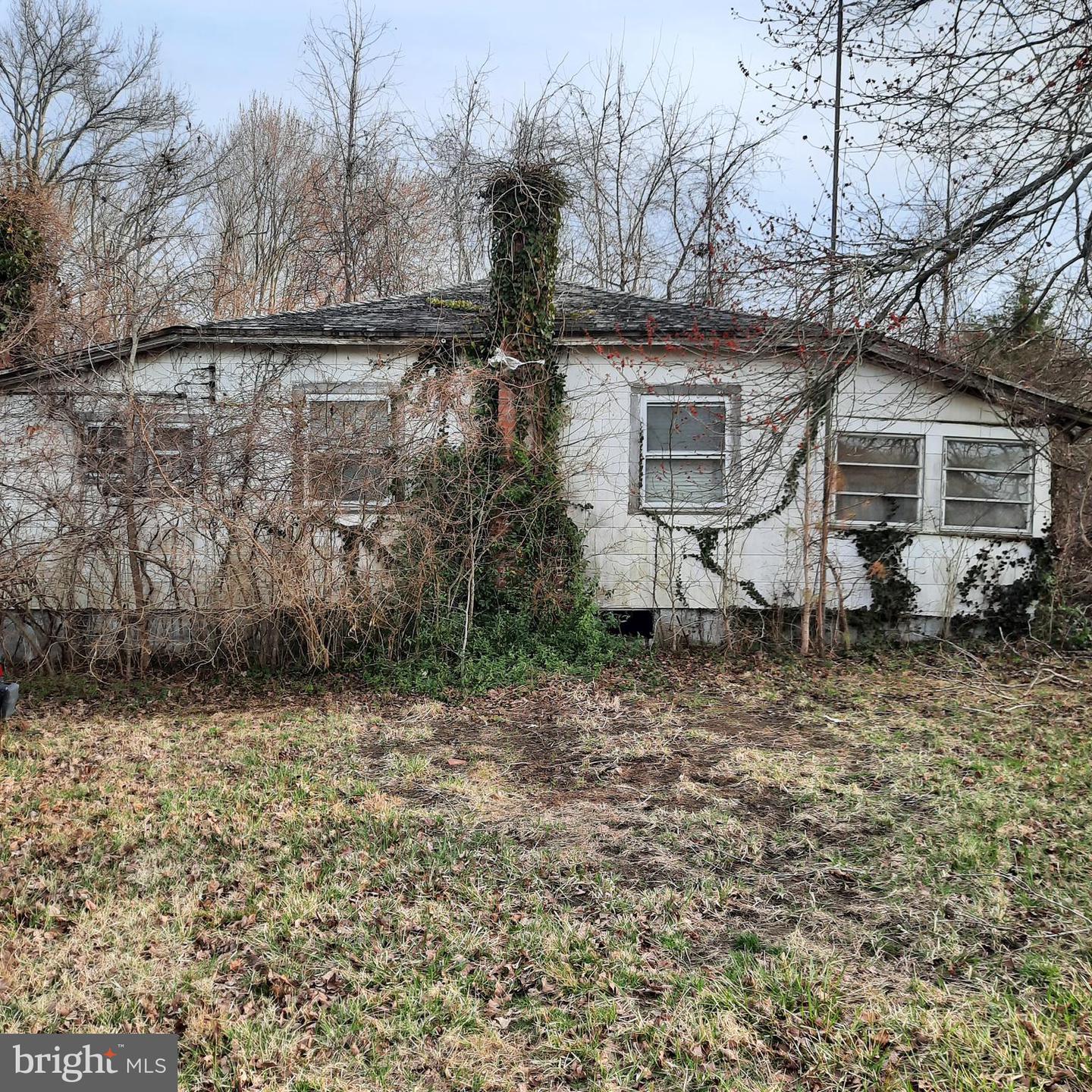 8915 Palmer Lane