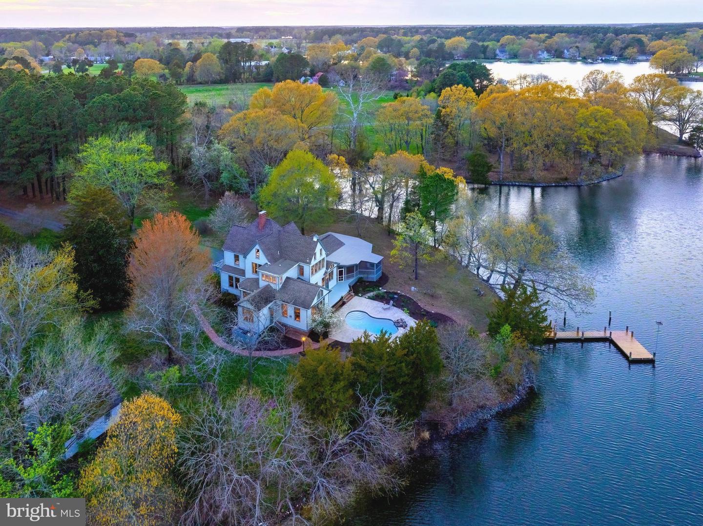 26090 Royal Oak Road, Royal Oak