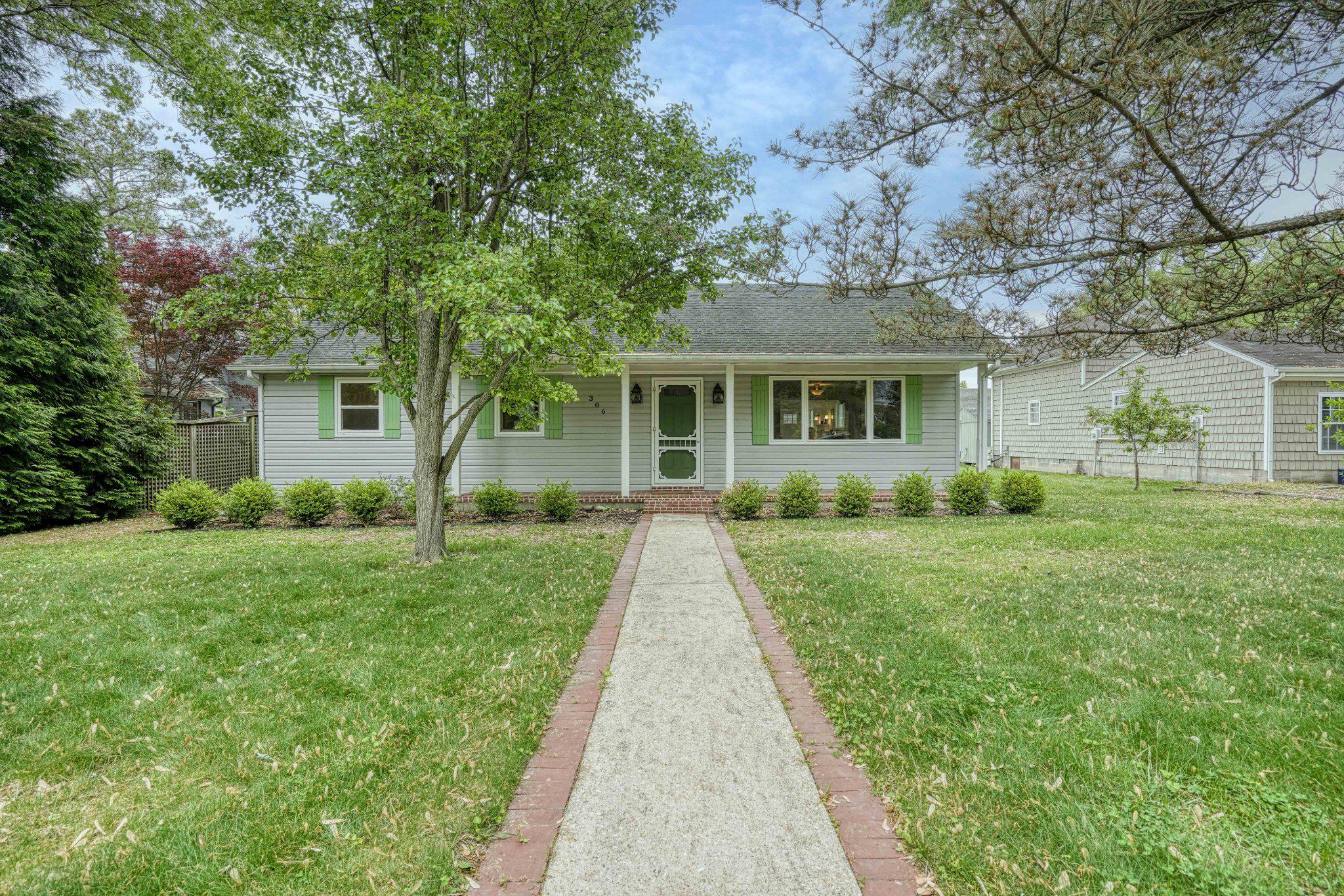 306 W Oak Avenue, Easton