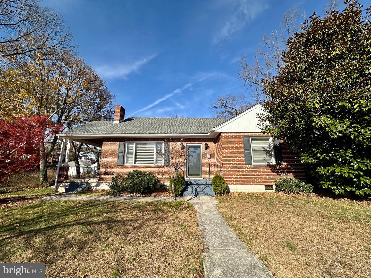939 View Street