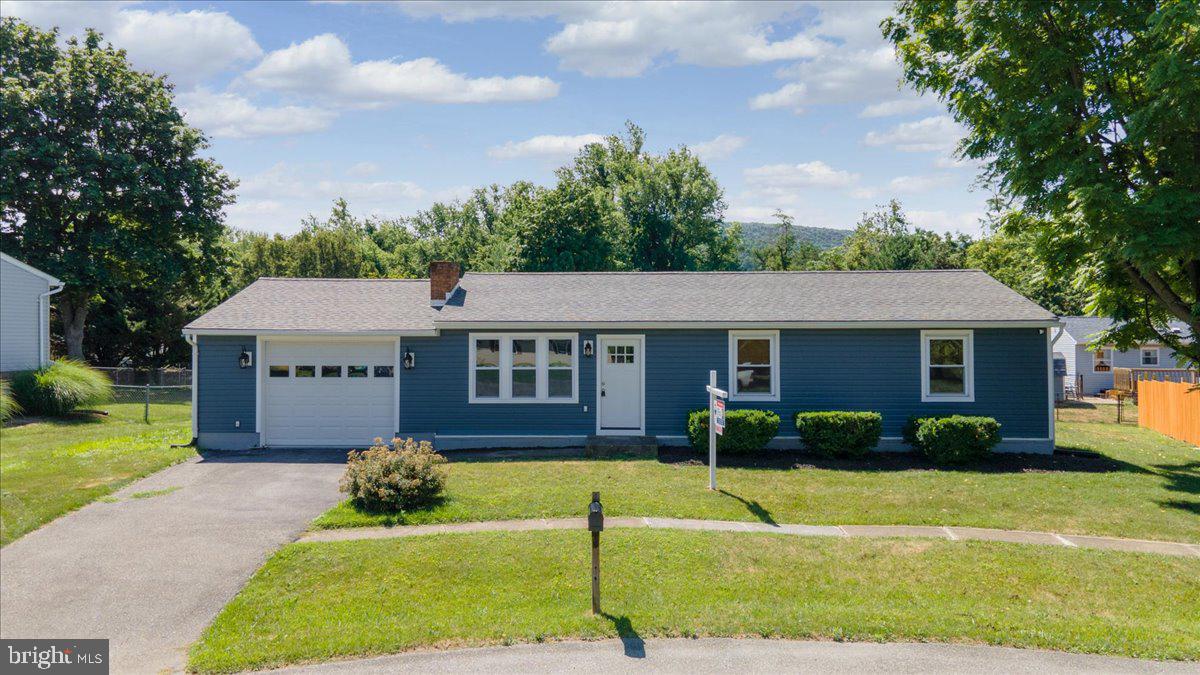 13 W Douglas Court, Smithsburg