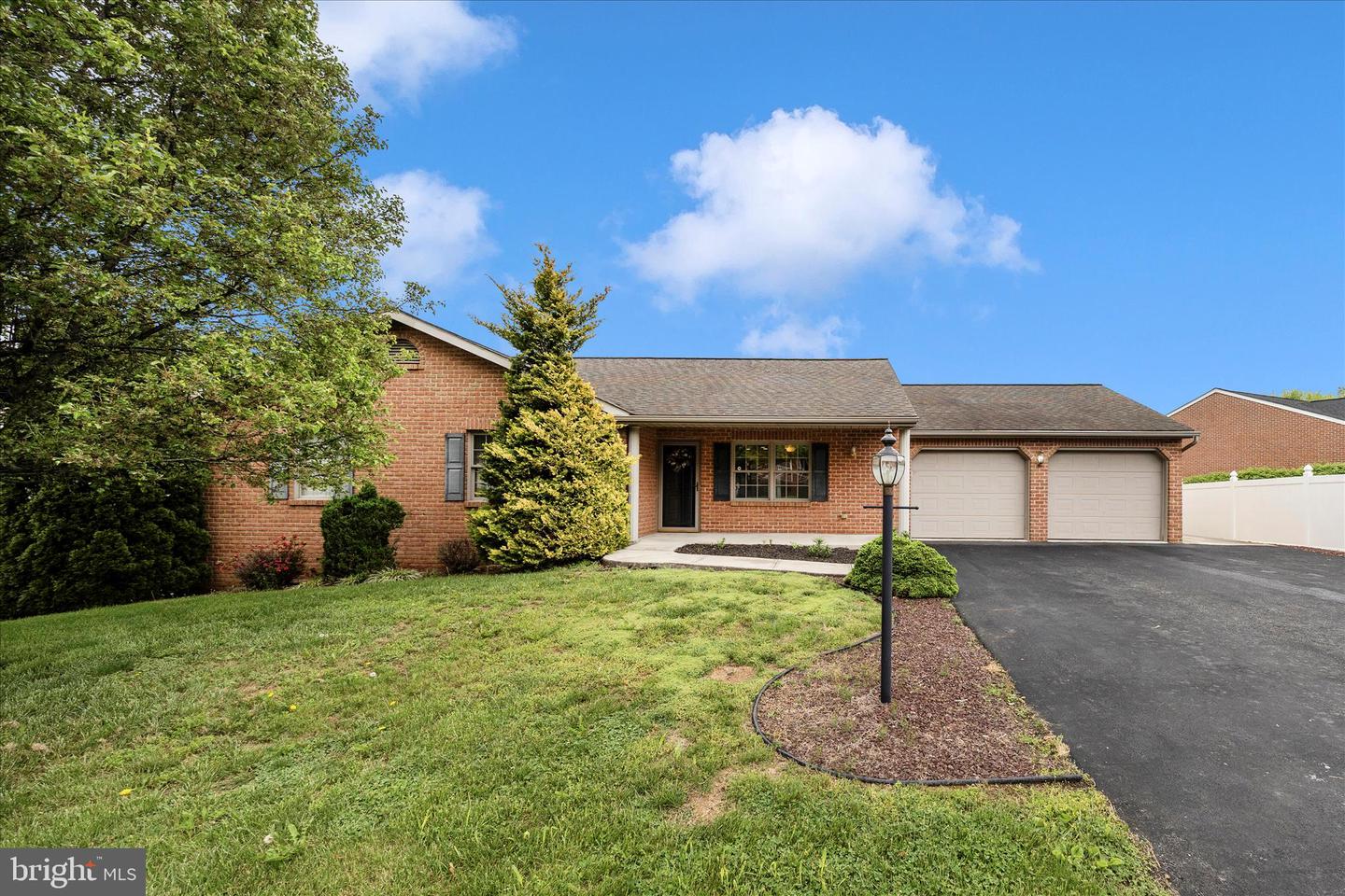 235 Montclair Court, Hagerstown