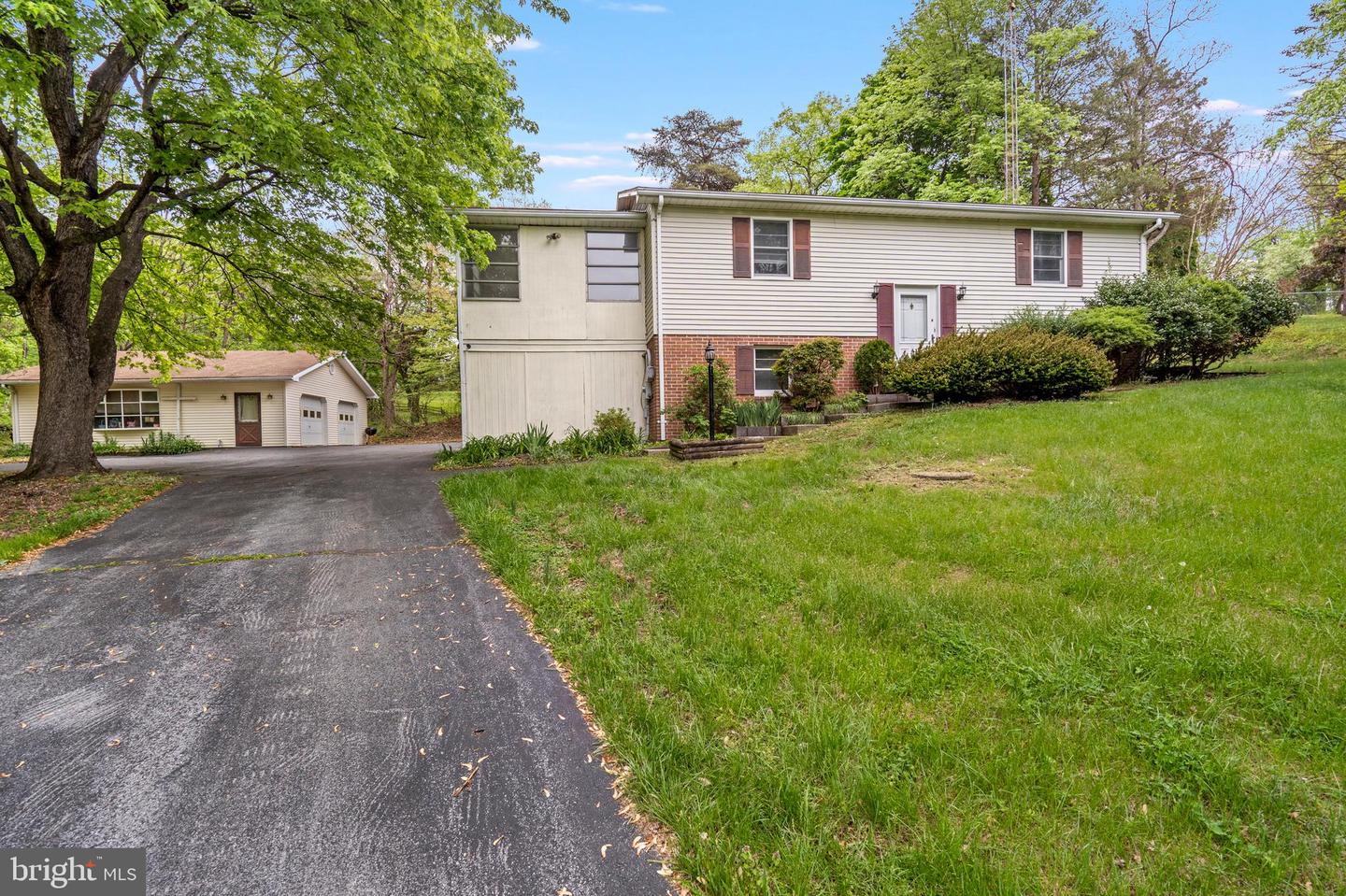 12139 Walnut Point W, Hagerstown