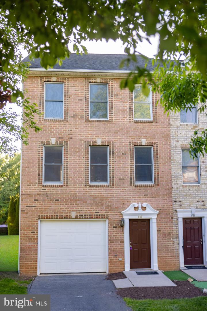 549 Pangborn Blvd