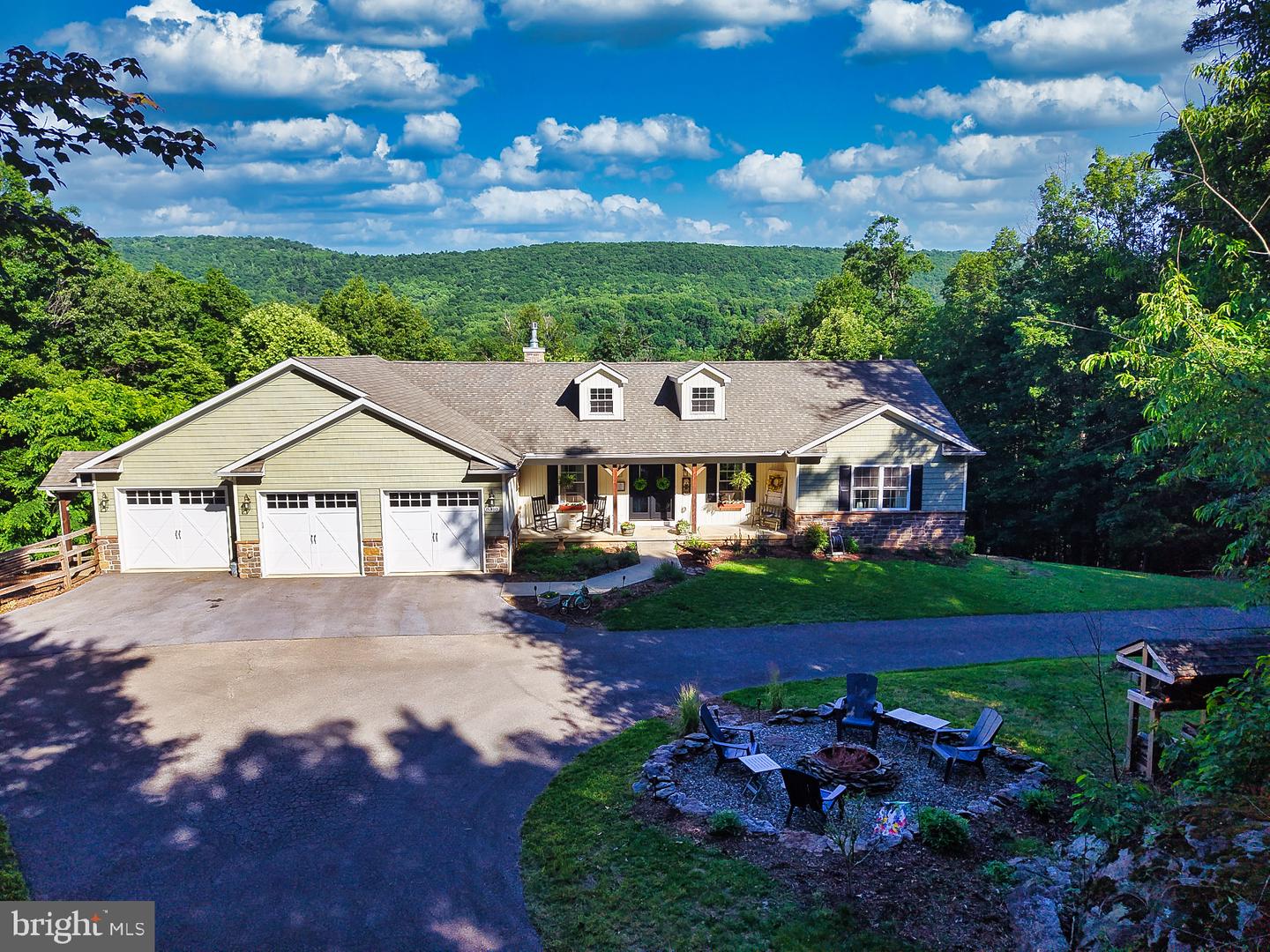 3310 Hawks Hill Ln
