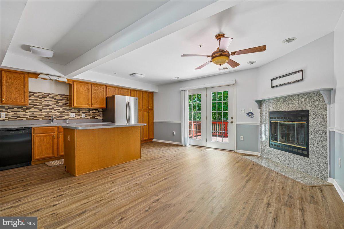 1323 Lindsay Ln
