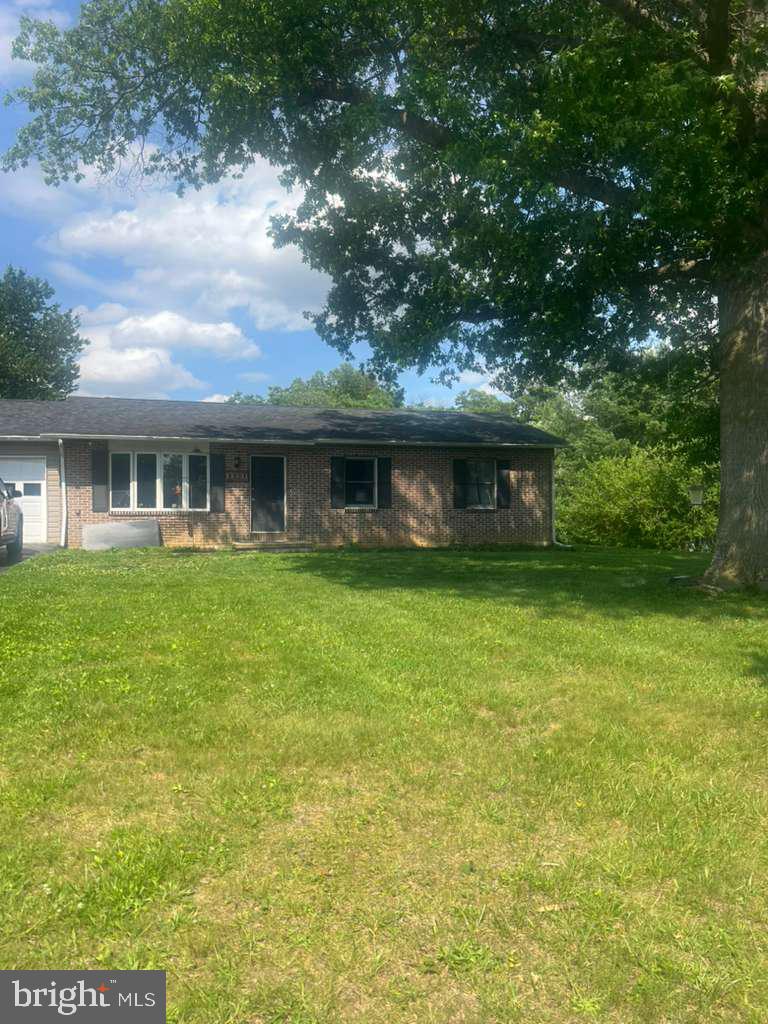12321 Walnut Pt W