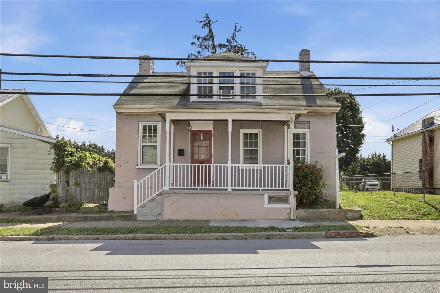 105 S Artizan Street