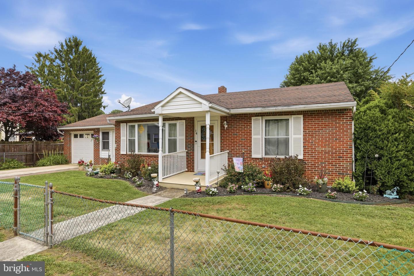 14 Poplar Street E