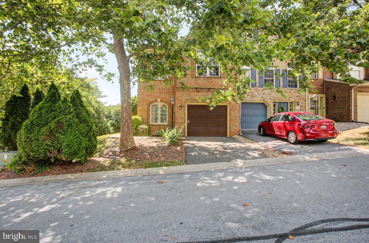 1251 Lindsay Lane