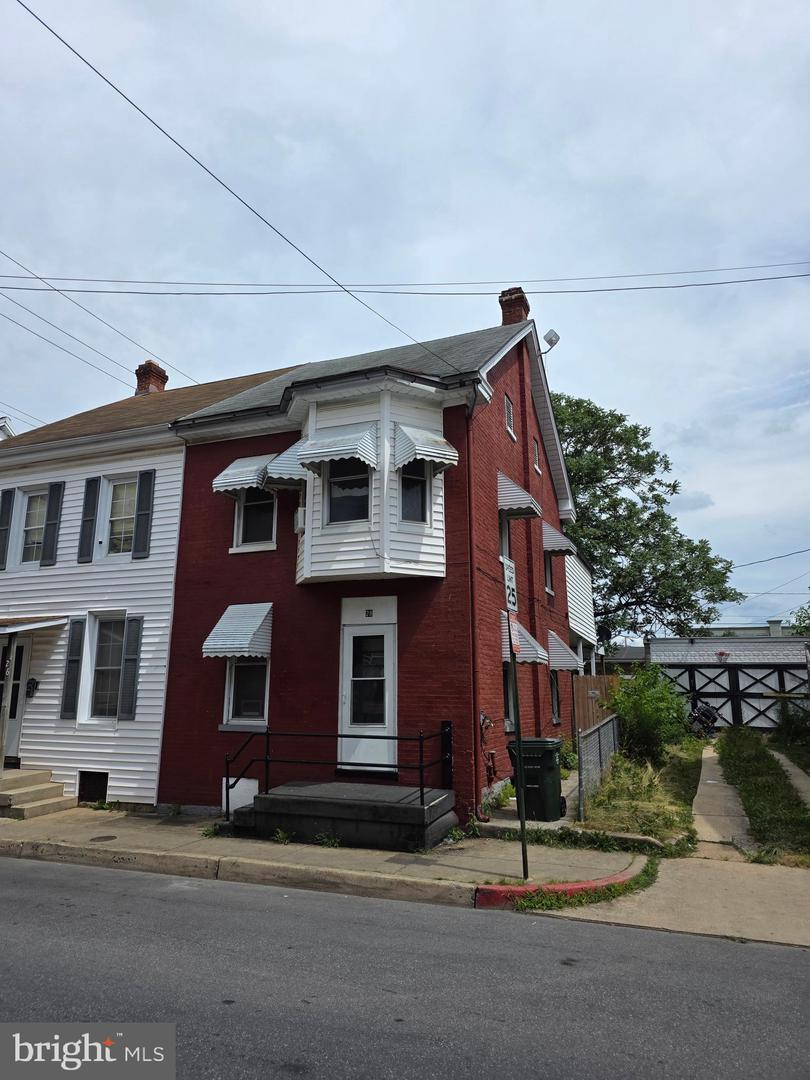 28 S Locust Street