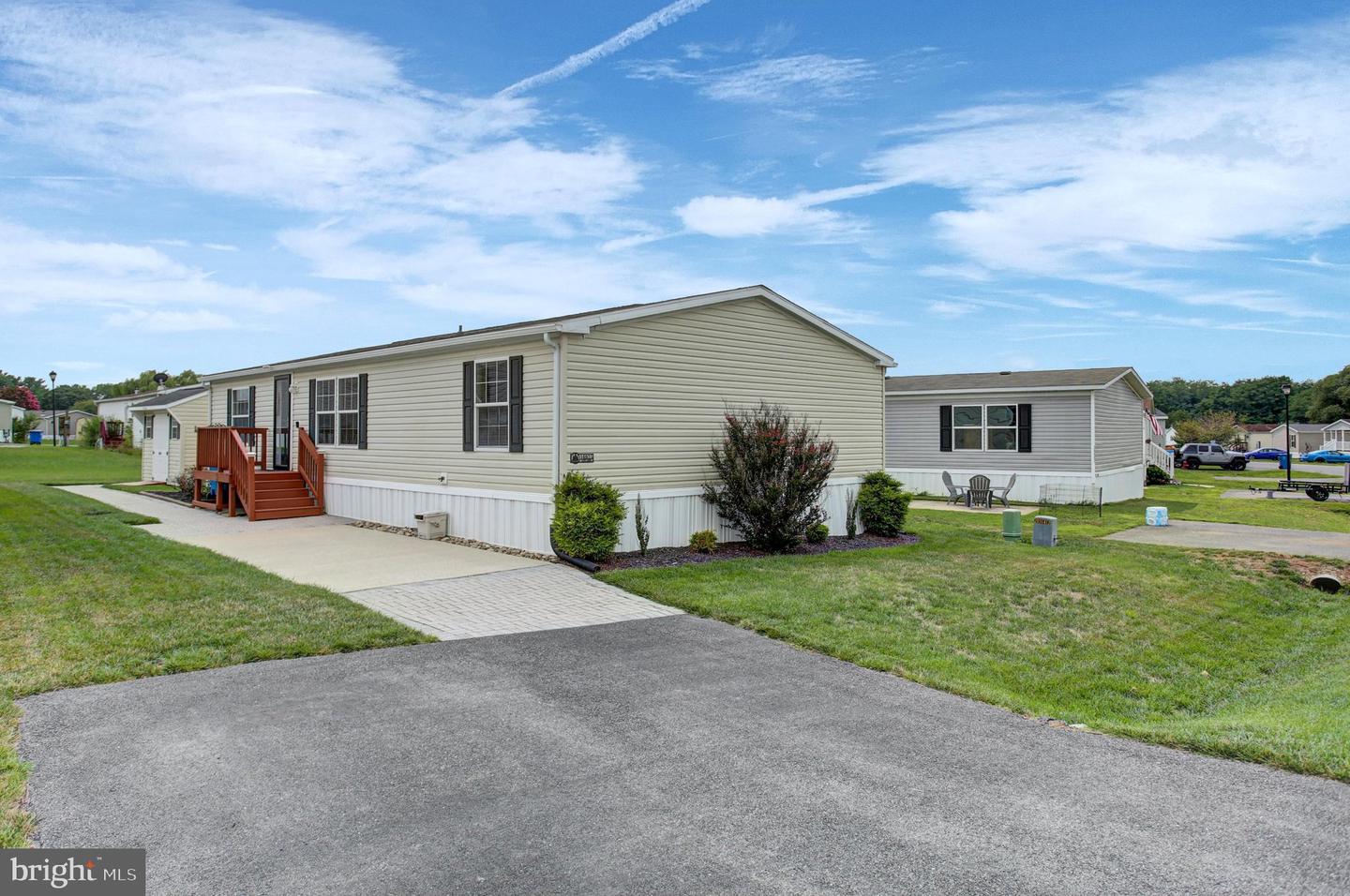 16935 Longfellow Ct