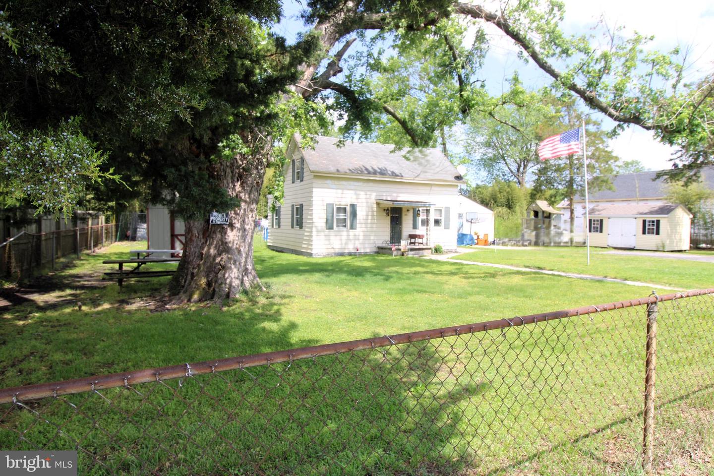 7477 Market Street, Willards