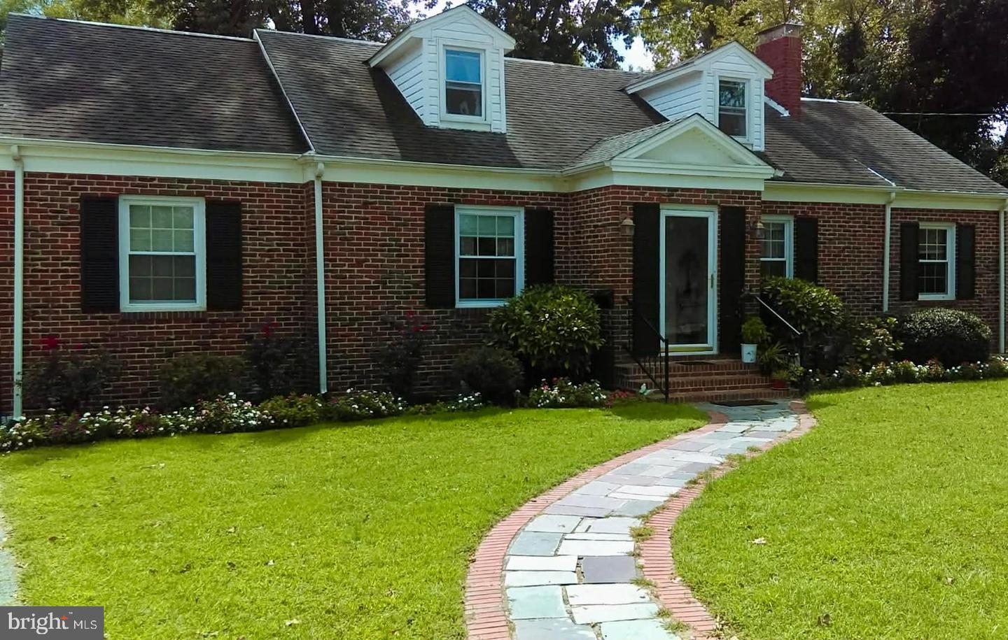 611 Lakeside Drive