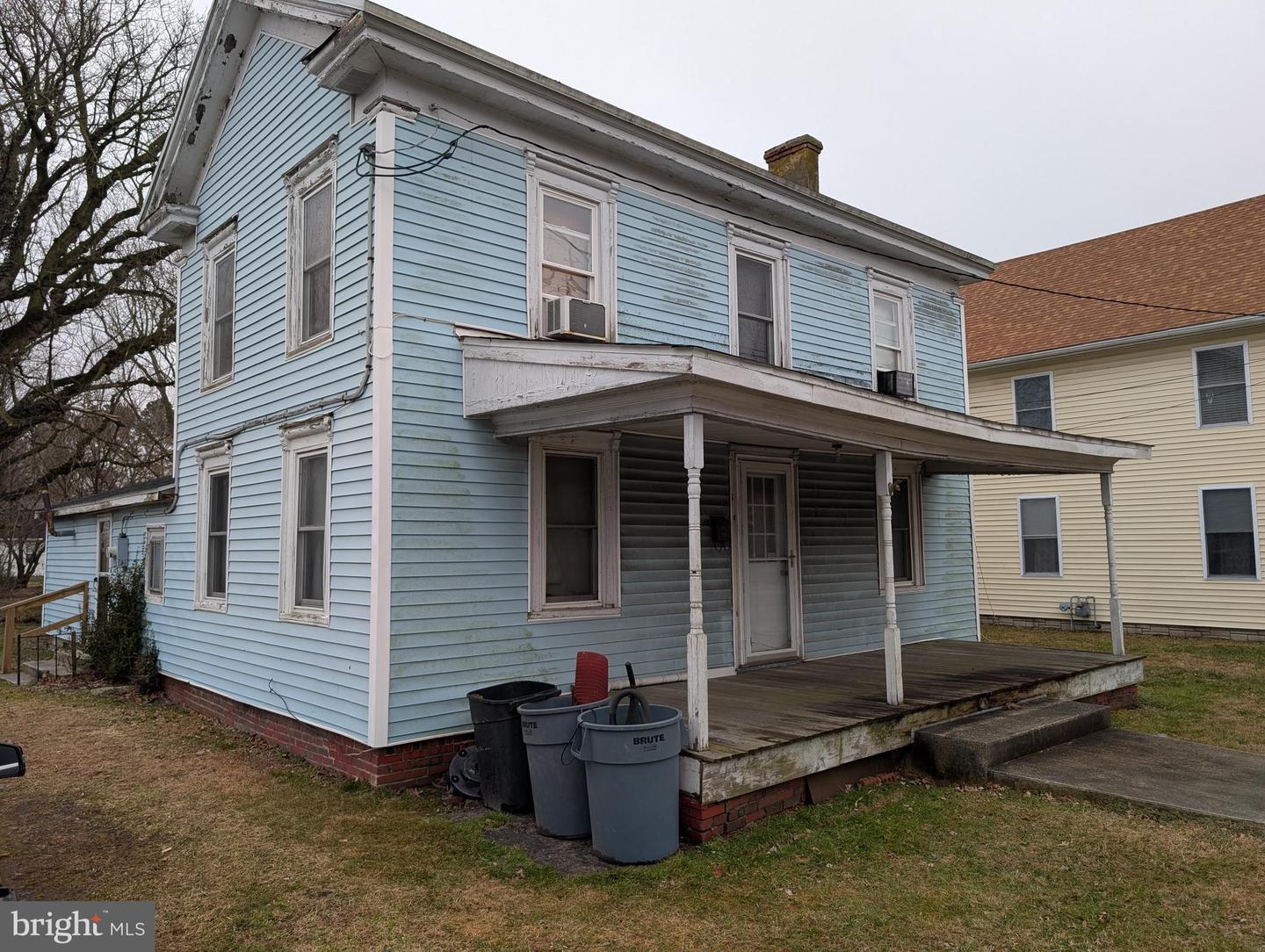 6 W State Street