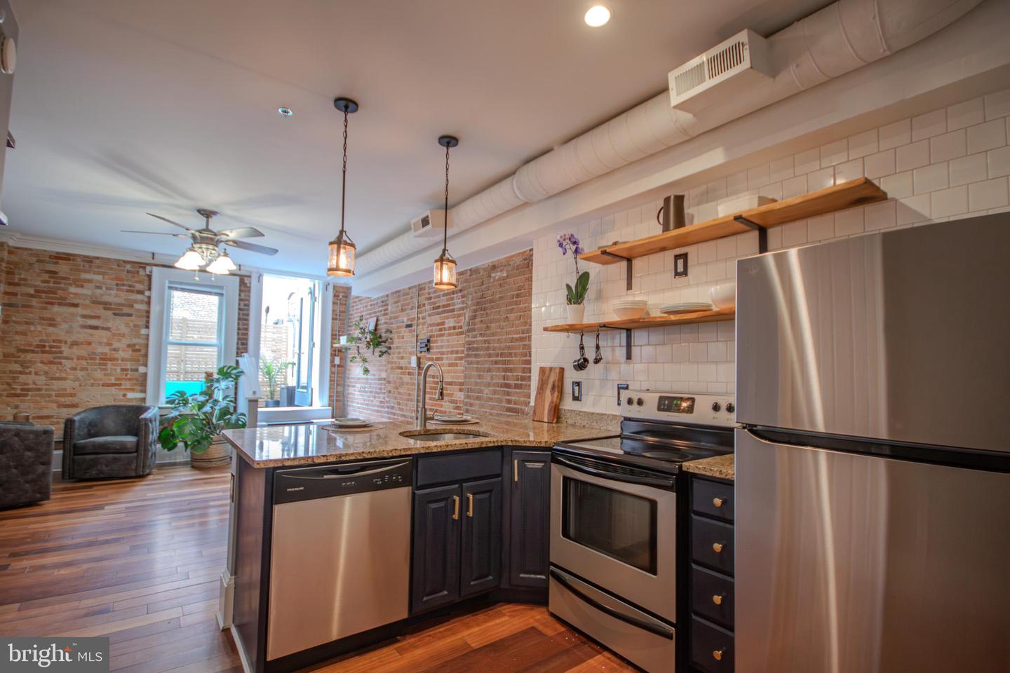 224 W Main St-202 #202