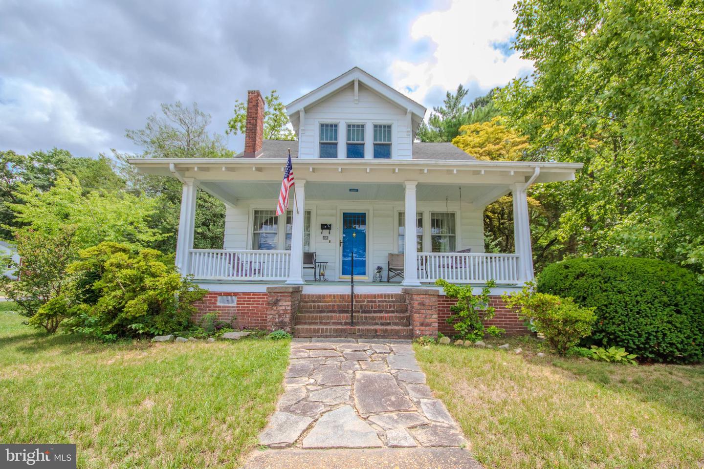 512 W College Avenue